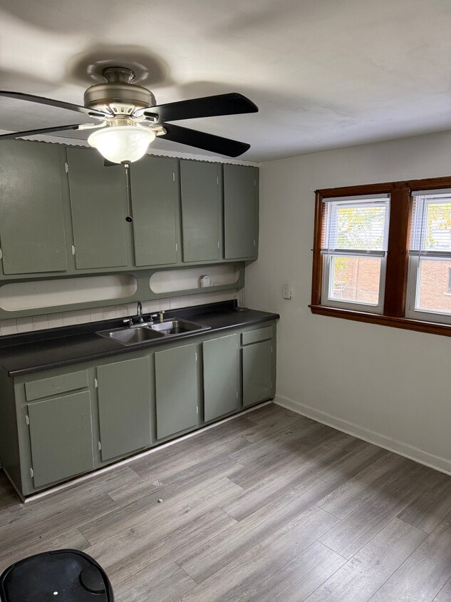 Kitchen - 7804 Banks St