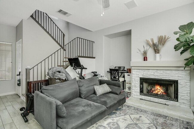 Foto del edificio - 2811 W Canyon Ave.