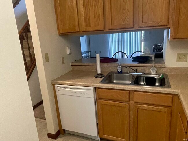 Foto del edificio - 2446 Brittany Ln
