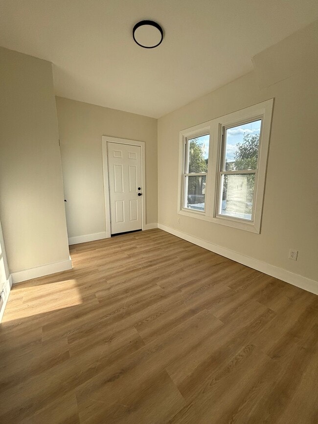 Building Photo - 49 Rosehill Pl