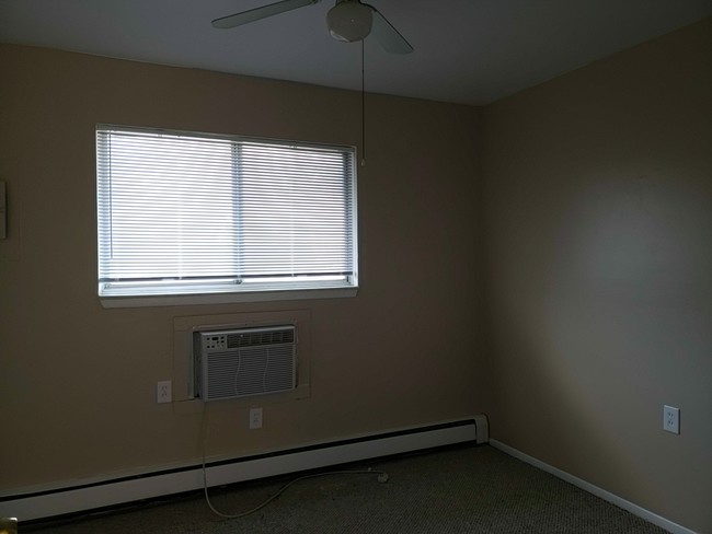 Foto del edificio - 15811 Harper Ave