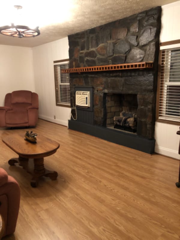 Building Photo - 429 Hollywood Church Rd