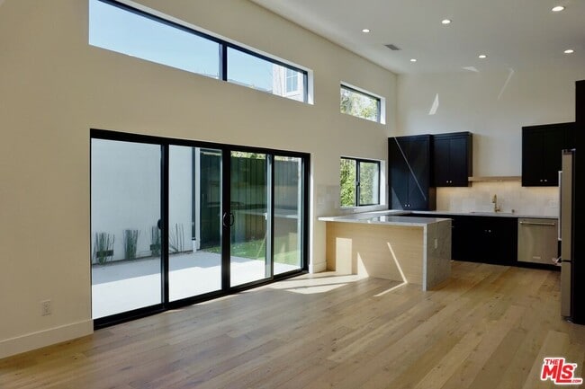 Foto del edificio - 2668 Greenfield Ave