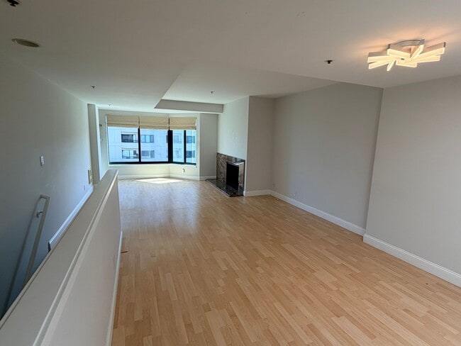 Building Photo - Opera Plaza view 2 bedroom 2 bath upper townhouse
