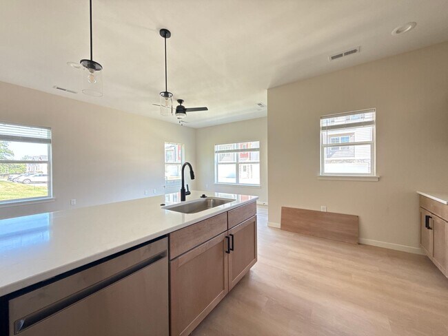 Foto del edificio - Buffalo Ridge Townhomes | 2 Bed, 2 Bath, Attached Garage