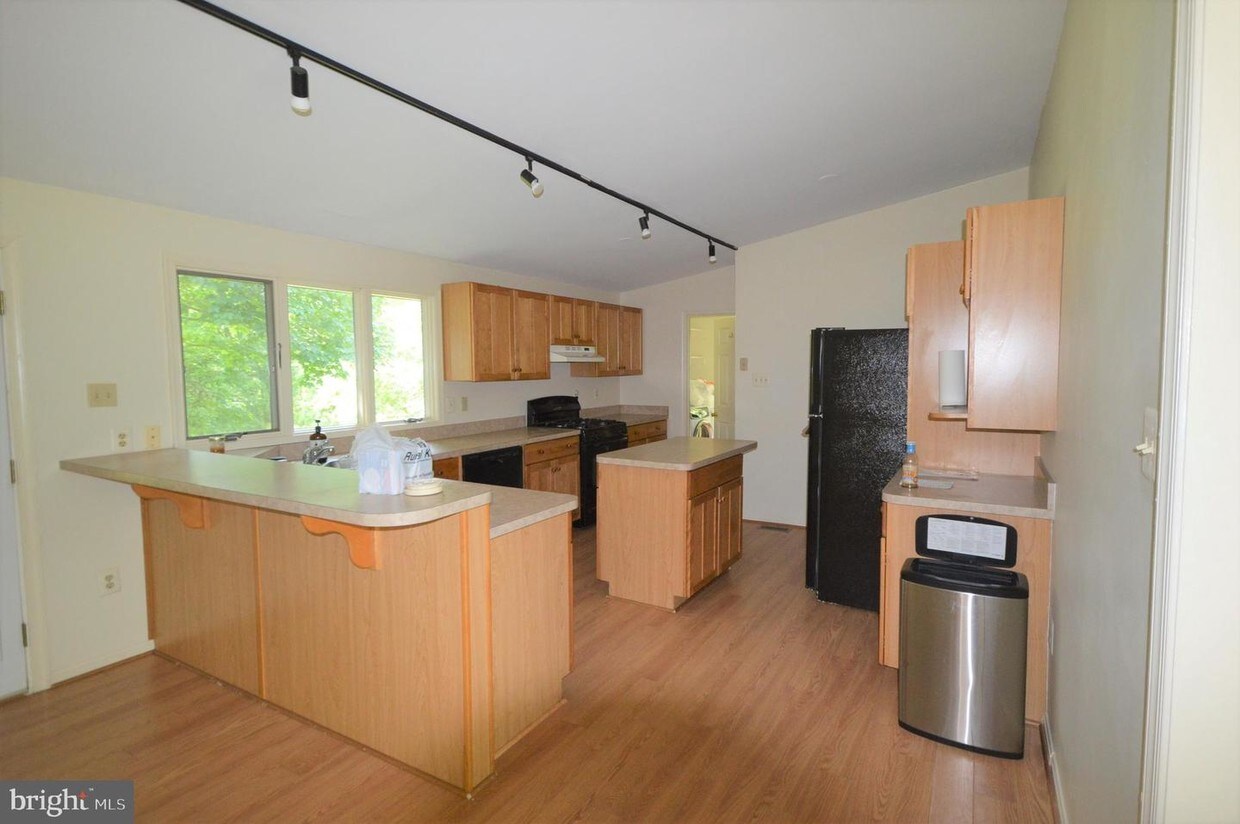 Primary Photo - 52 Thoroughbred Ln