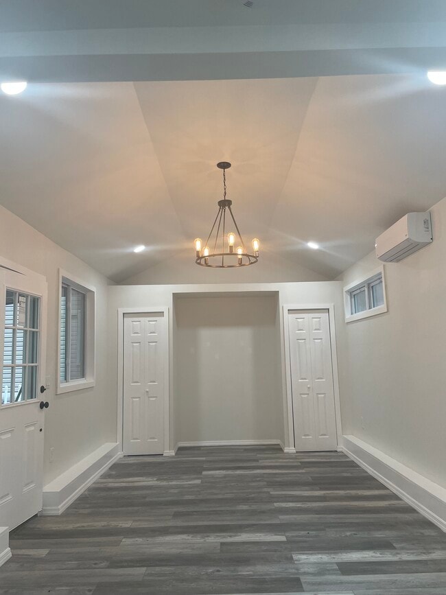 Building Photo - 131 Davis Ave