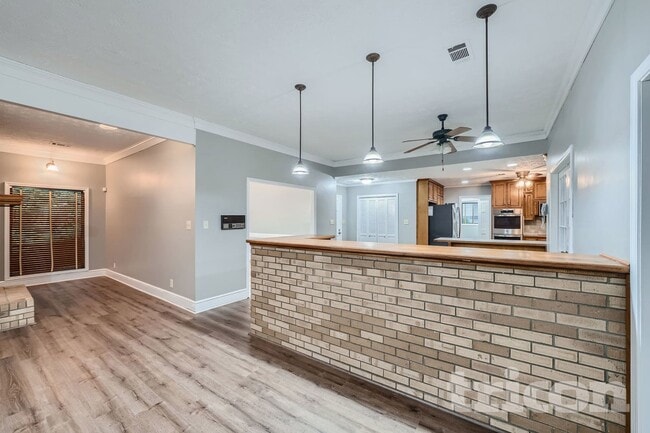 Building Photo - 3944 River Dr SW