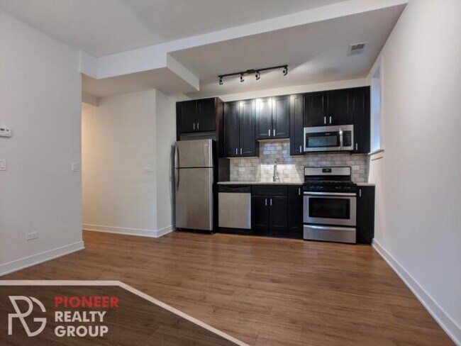 Building Photo - 1 bedroom in CHICAGO IL 60625