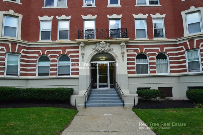 Building Photo - 1589 Beacon St