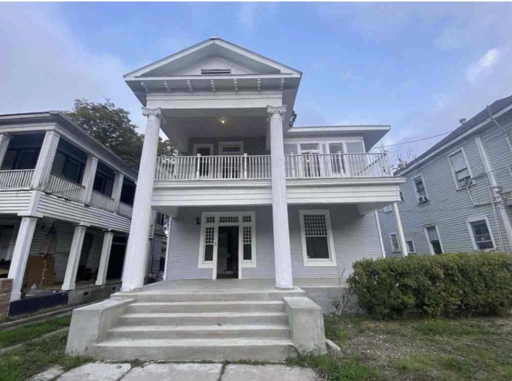 Foto principal - 639 W Elmira St