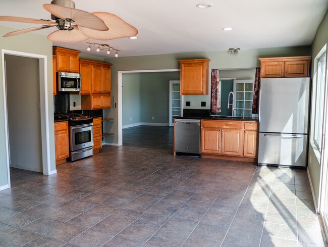 Building Photo - 728 Hunt Cir