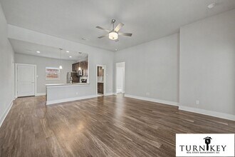 Building Photo - 221 Stewart Bend Ct