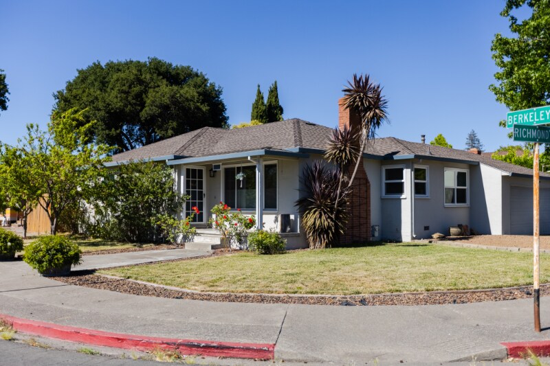 Primary Photo - 2100 Berkeley Dr