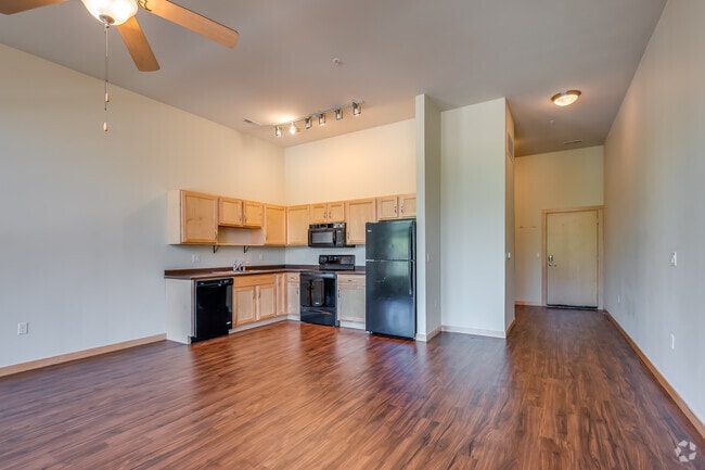 2BR, 1.5BA - 1,450SF - Living Room - Retlaw