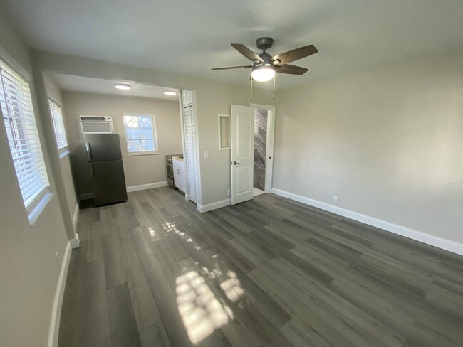 Building Photo - 10 N Palmway