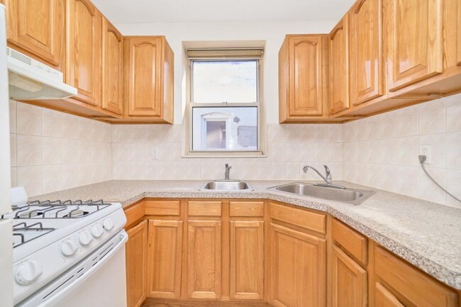 Building Photo - 2 bedroom in BROOKLYN NY 11219