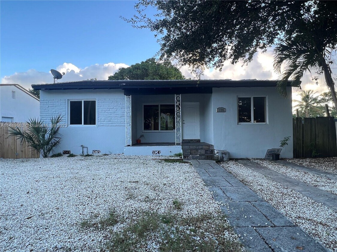Foto principal - 170 NW 46th St