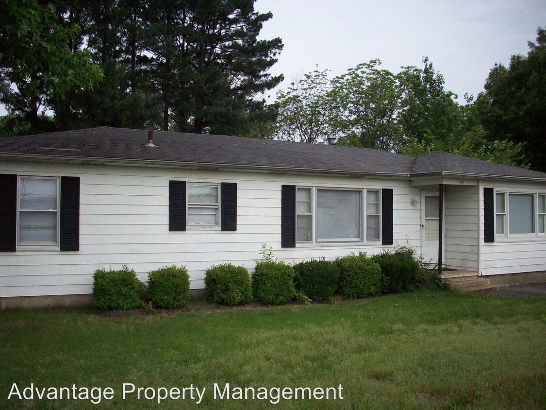 Primary Photo - 105 S Center St