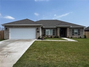 Building Photo - 5837 Lavender Ave