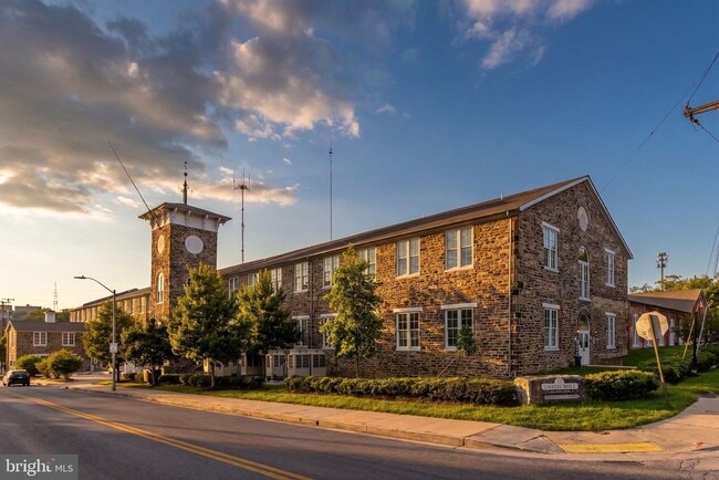 Building Photo - 1750 Union Ave