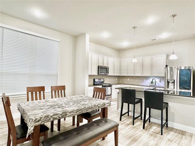Foto del edificio - 721 Cromwell Dr