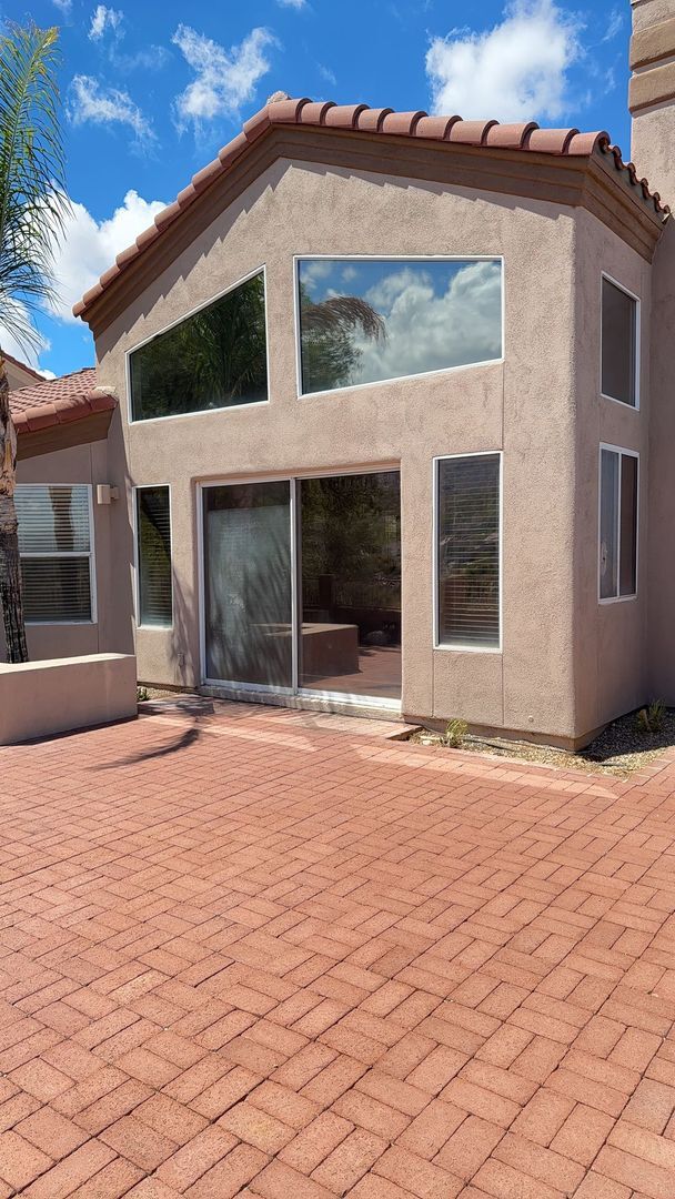 Building Photo - 10110 N Bighorn Butte Dr