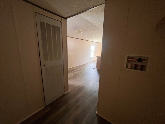 Foto del edificio - 1067 Rogers Ave