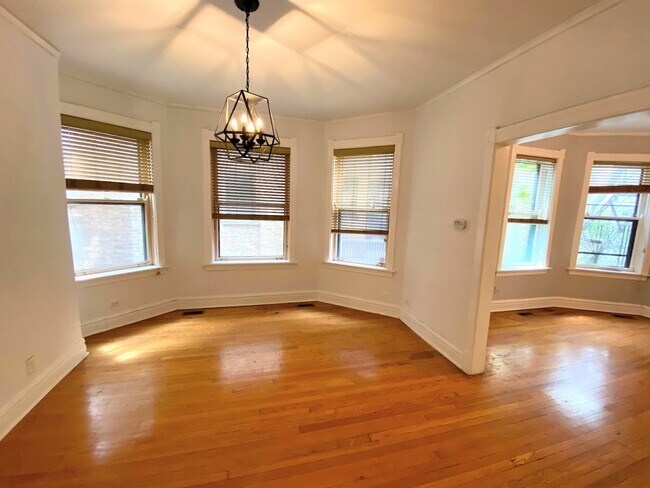 Foto del edificio - 5339 N Winthrop Ave