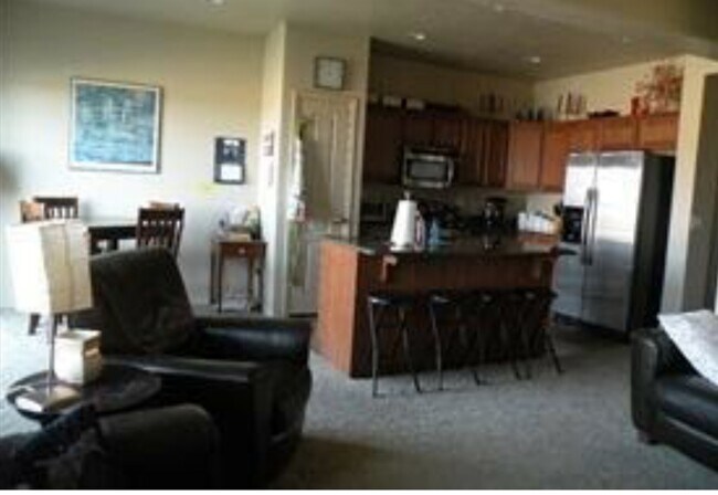 Dining nook kitchen - 3309 N 150 W
