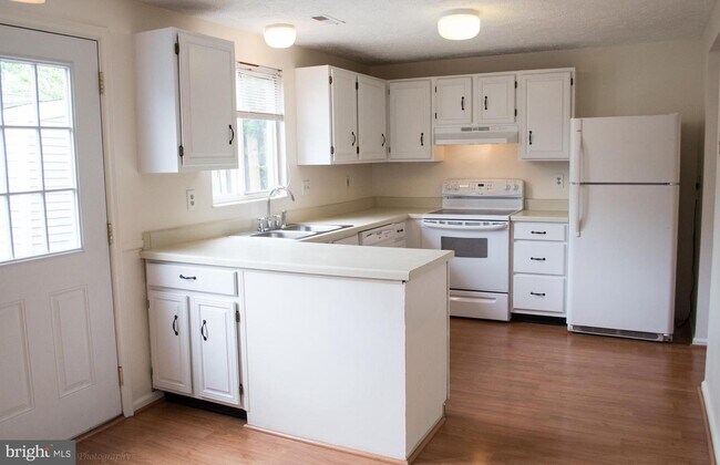 Foto del edificio - 6711 Kernel Ct