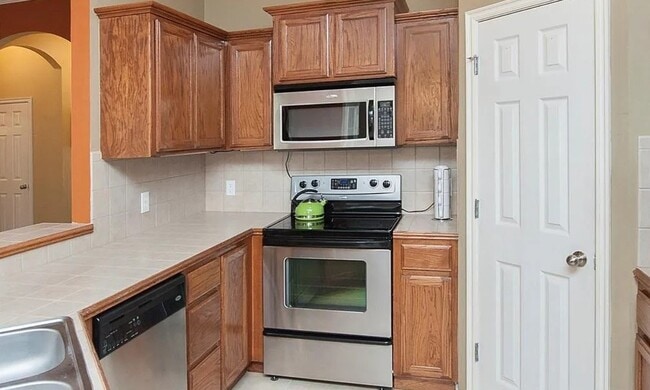 Building Photo - 2351 Blue Jay Dr