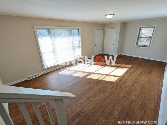 Building Photo - 4482 Yale - Prominent Corner Property - No...