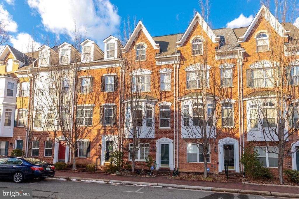 Foto principal - 5059 Kilburn St