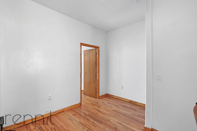 Foto del edificio - 242 Melrose St