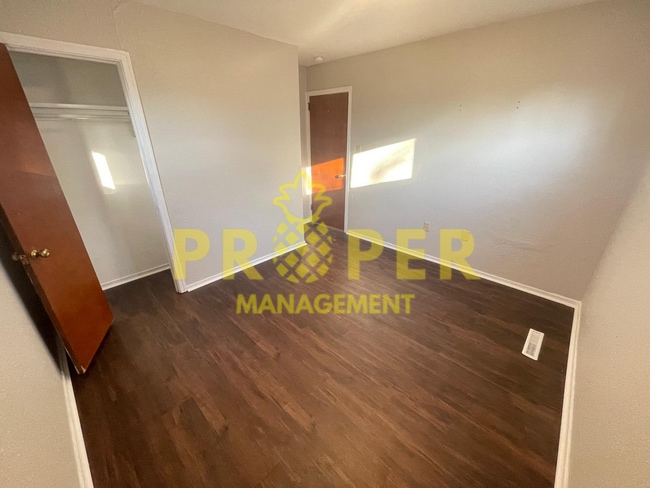 Building Photo - 3 Bed Ranch with Large fenced in yard and ...