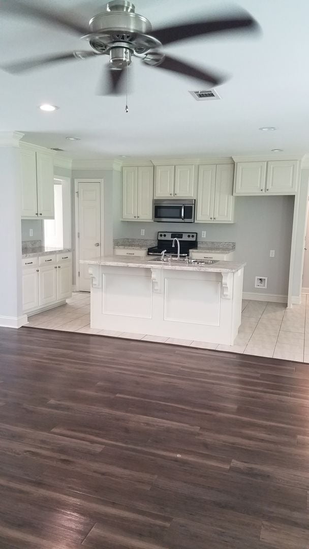Foto del edificio - 170 White Oak Drive