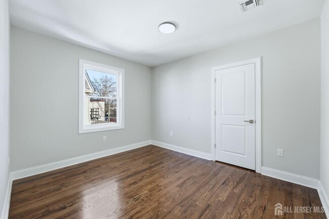 Building Photo - 46 Eppirt St