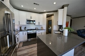 Building Photo - 10161 Bentley Oaks Ave