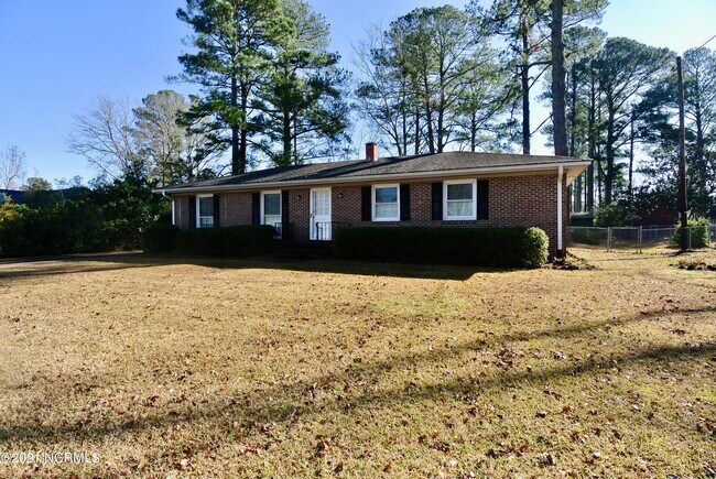 Building Photo - 1110 Sunset Rd