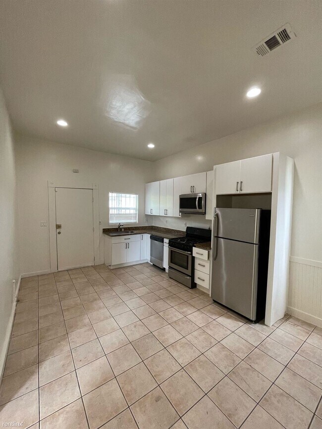 Building Photo - 4 br, 2 bath Duplex - 2519 Martin Luther K...