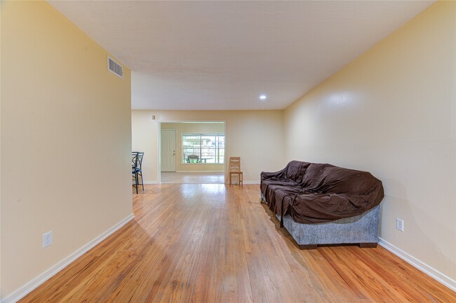 Building Photo - 4046 Woodfin St