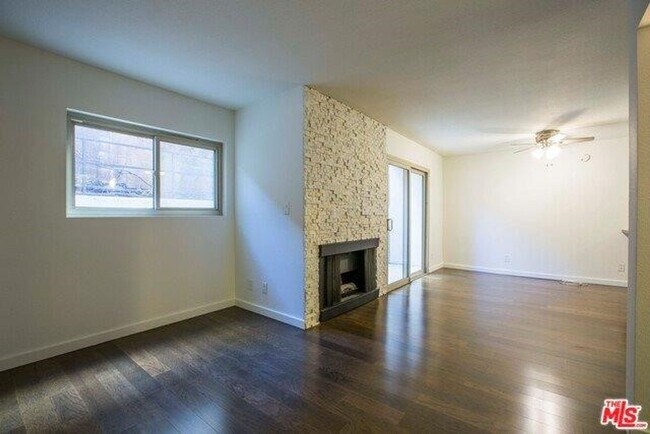Foto del edificio - Prime location Studio near Cedars Sinai, B...