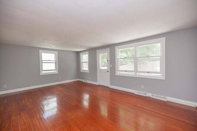 Building Photo - 45 Raldne Rd