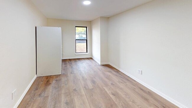Foto del edificio - 6018 Wheat Ave