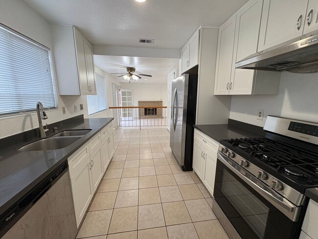 Foto del edificio - 3406 Chandler Cir
