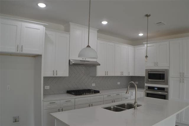 Building Photo - 5657 Woodlands Dr