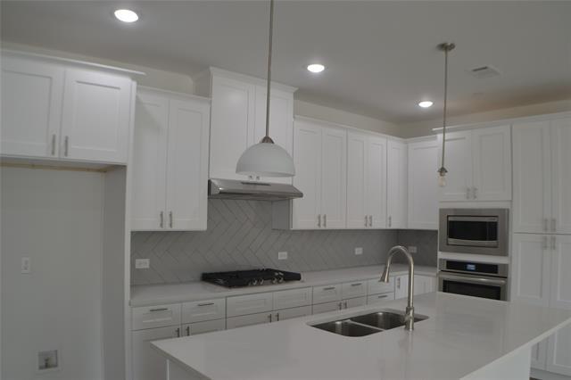 Foto del edificio - 5657 Woodlands Dr
