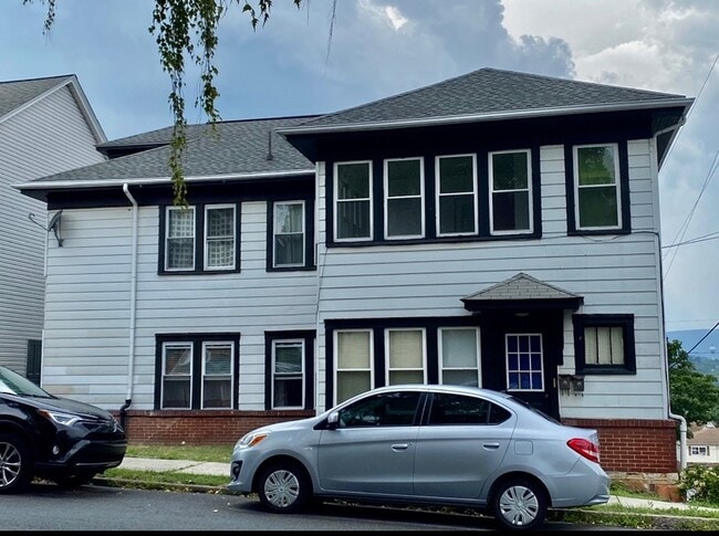 Building Photo - 300-302 Bell Ave - 2B