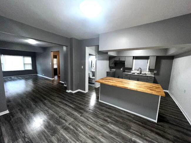 Foto del edificio - 709 N Laramie Ave